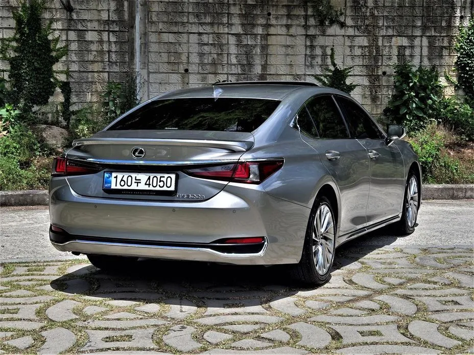 Lexus ES — фото 10