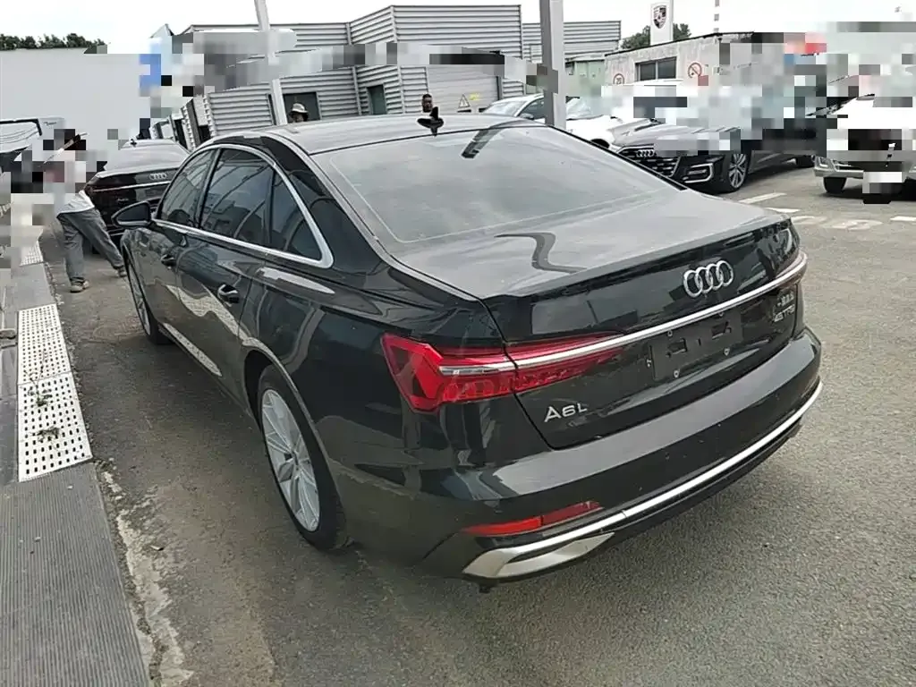 Audi A6L — фото 9