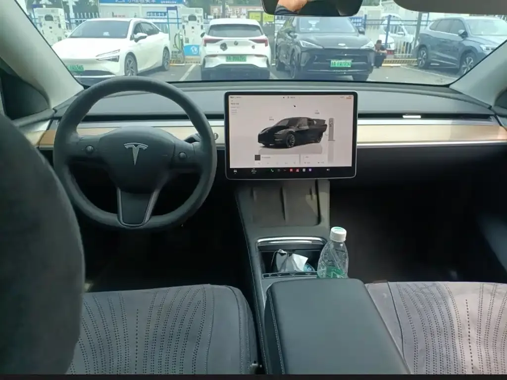 Tesla Model Y — фото 7