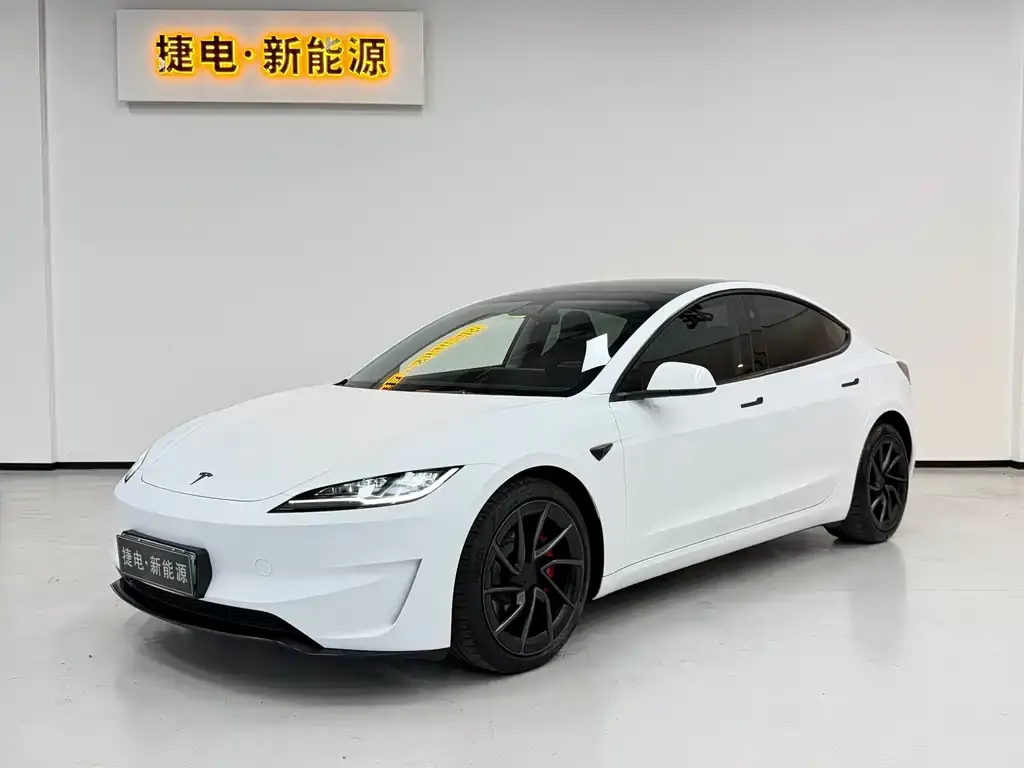 Tesla Model 3 — фото 1