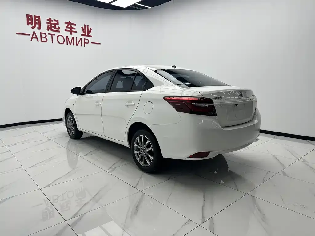 Toyota Vios — фото 10