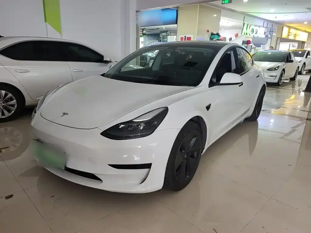 Tesla Model 3 — фото 1