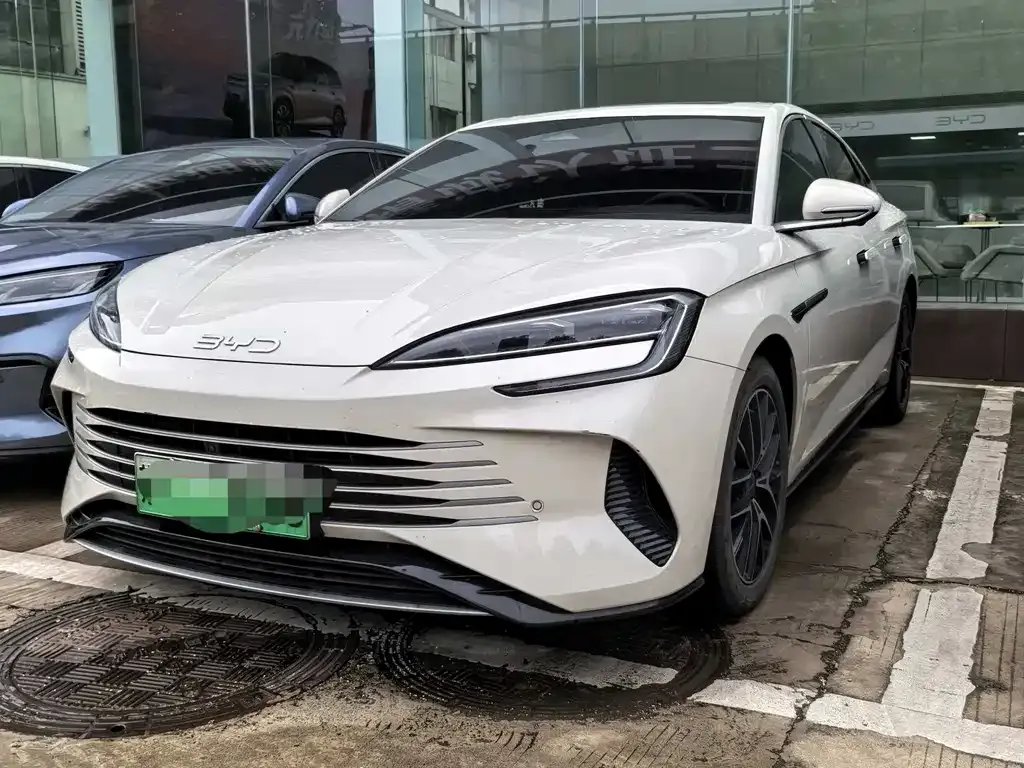 BYD Seal — фото 1