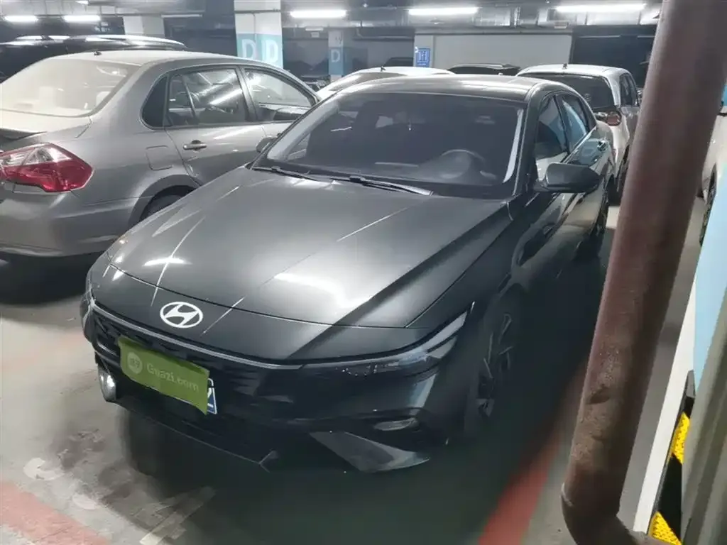 Hyundai Elantra — фото 1