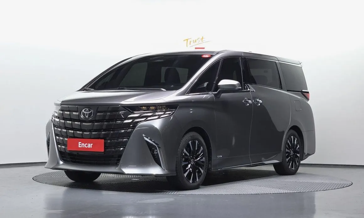 Toyota Alphard — фото 1