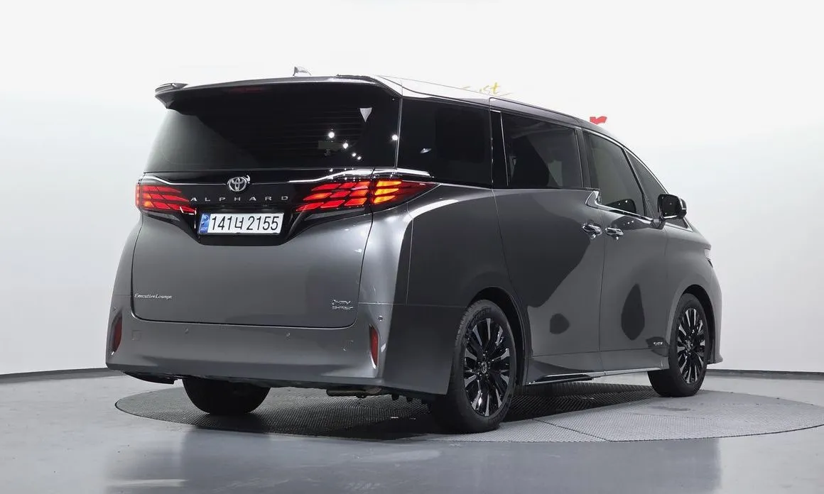 Toyota Alphard — фото 5