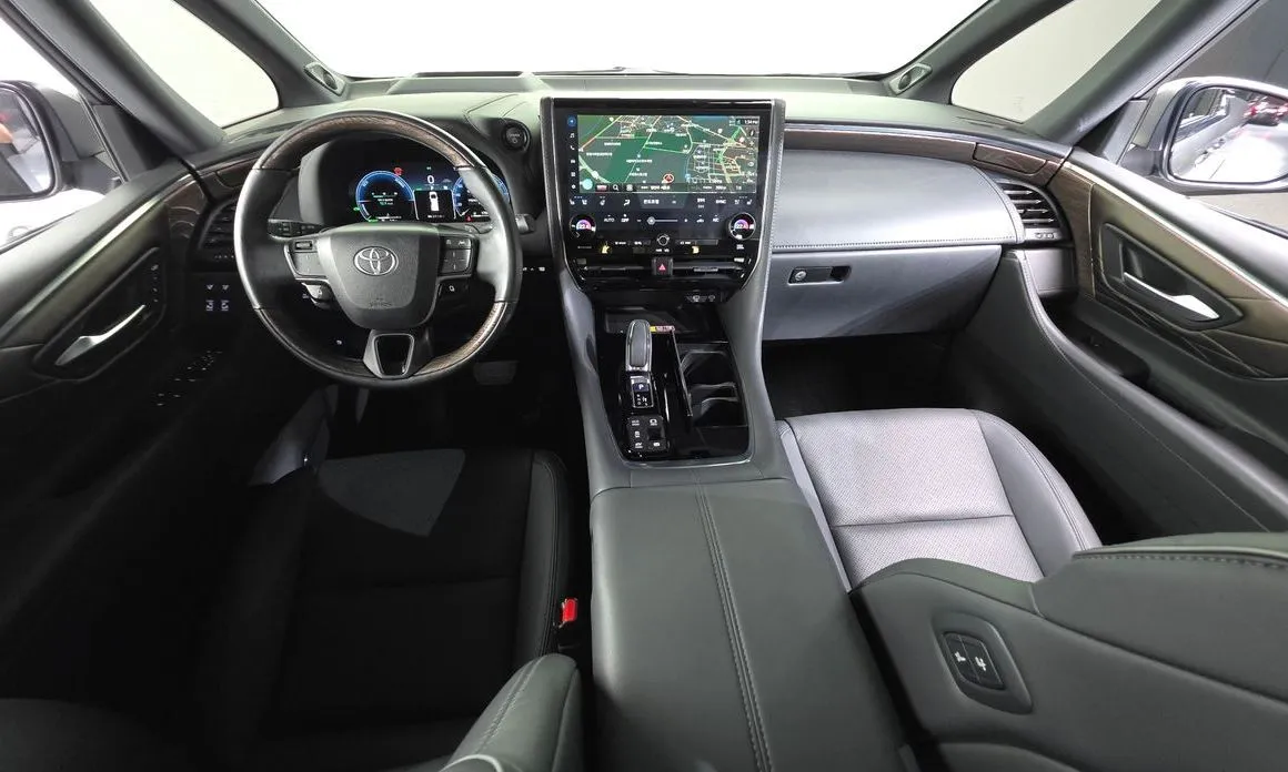 Toyota Alphard — фото 9