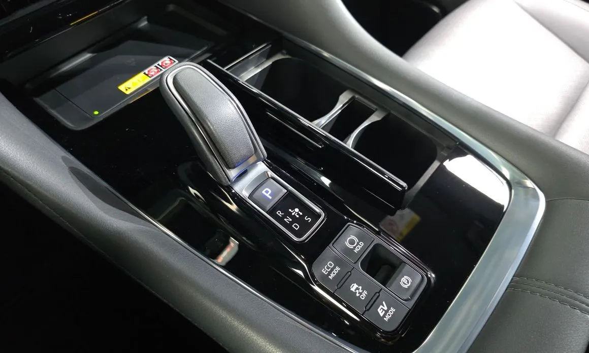 Toyota Alphard — фото 8