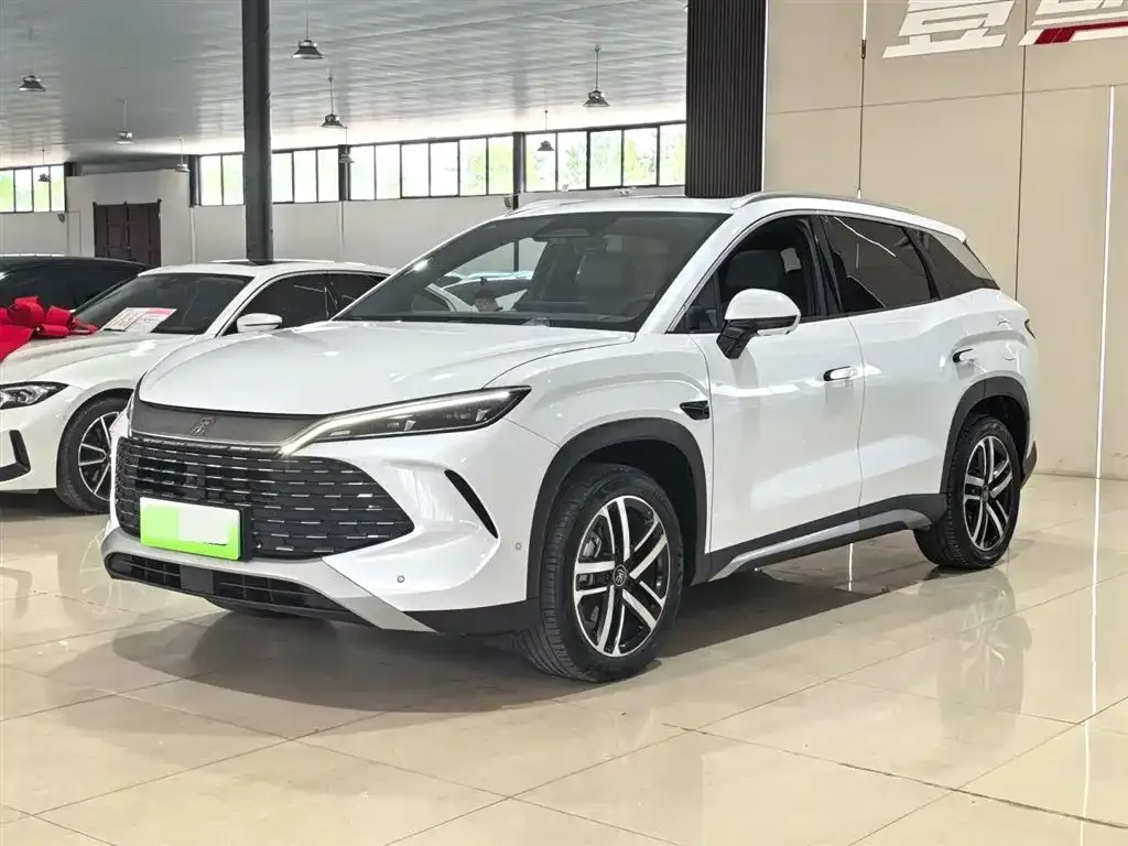 BYD L DM-i — фото 1