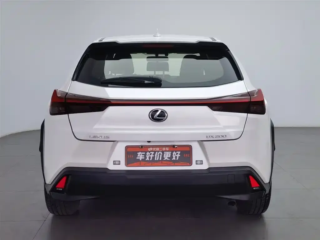 Lexus UX — фото 3