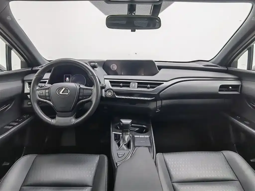 Lexus UX — фото 7