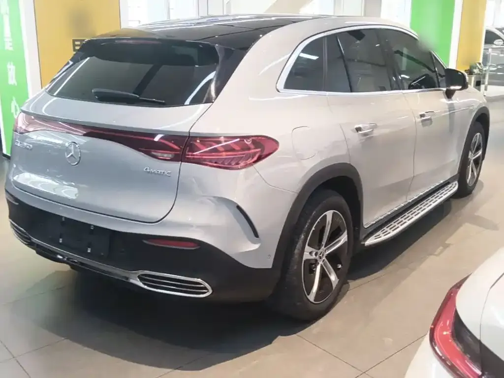Mercedes-Benz EQE SUV — фото 7