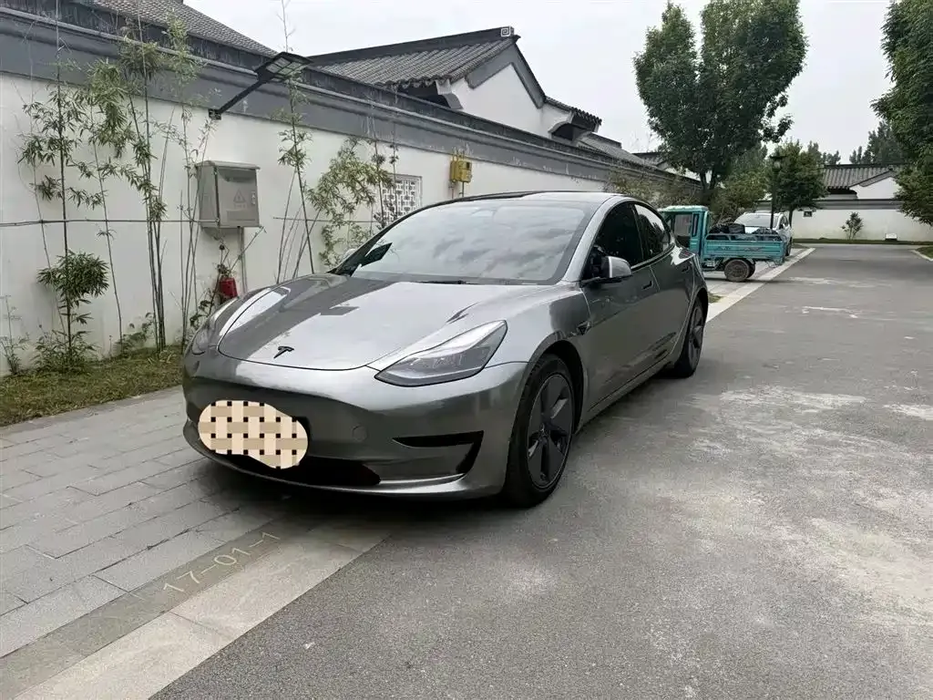 Tesla Model 3 — фото 1