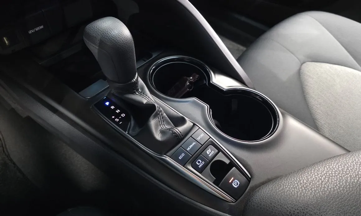 Toyota Camry — фото 10