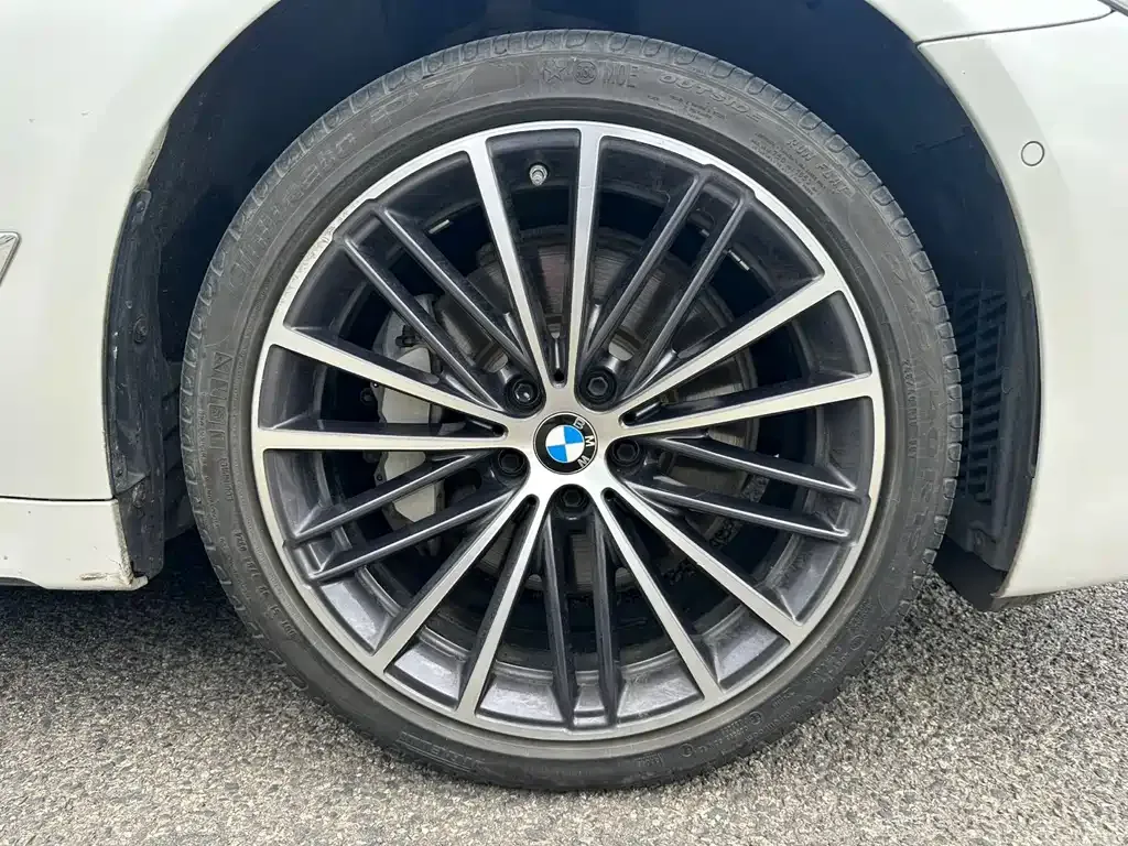 BMW 5 Series — фото 10
