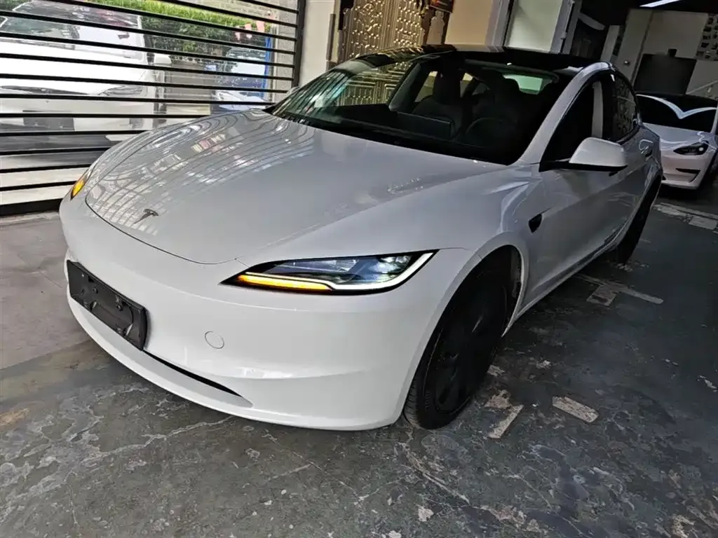 Tesla Model 3 — фото 1