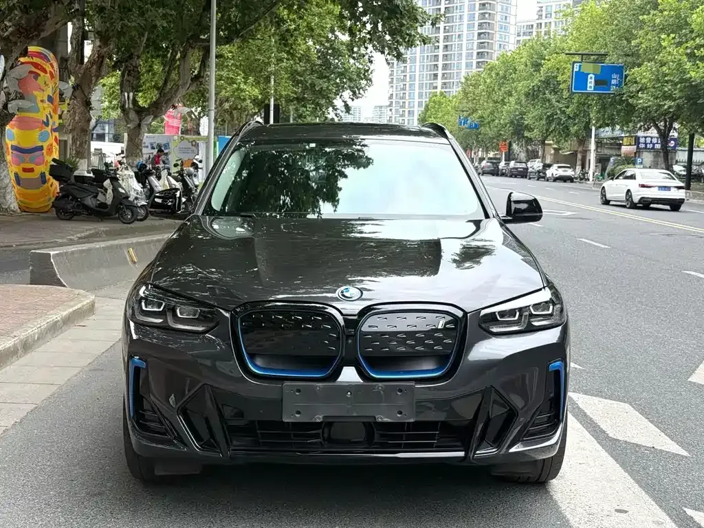 BMW iX3 — фото 2