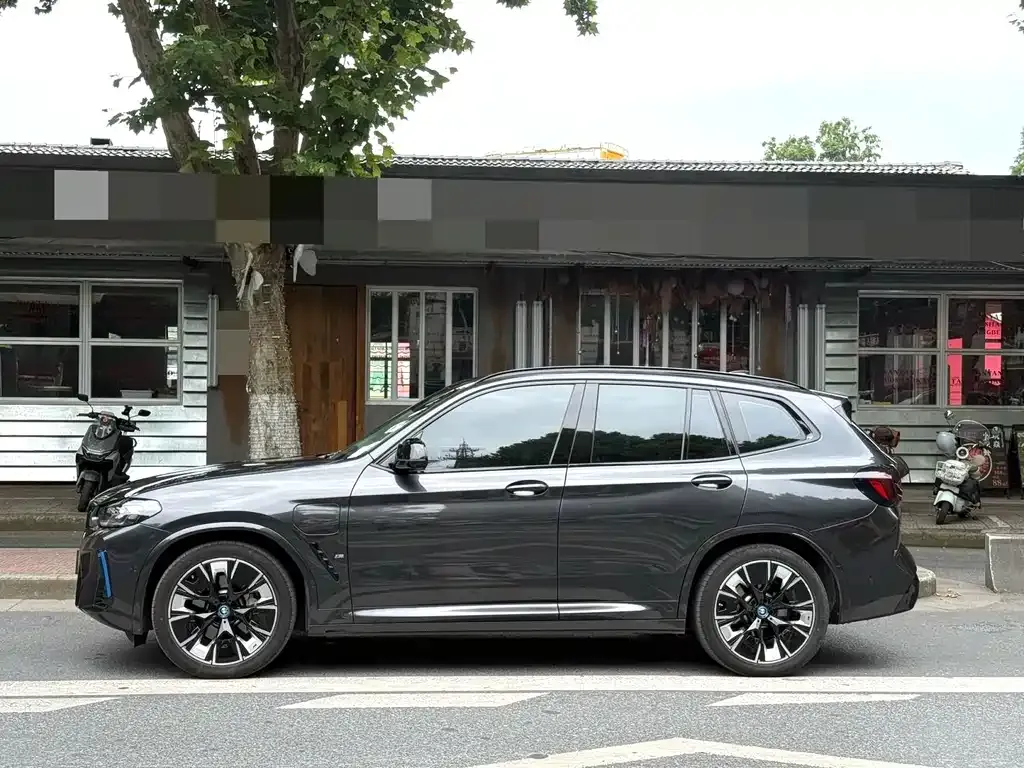 BMW iX3 — фото 4