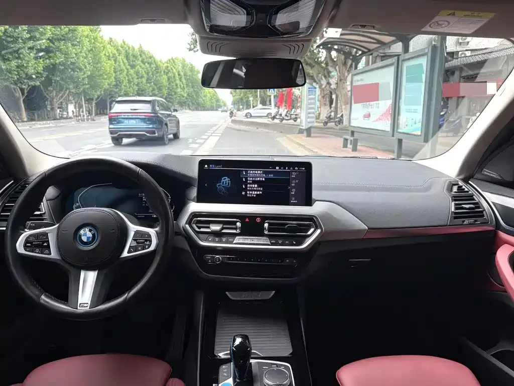 BMW iX3 — фото 10