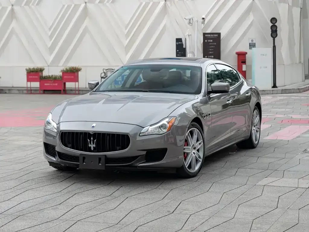 Maserati Quattroporte — фото 1