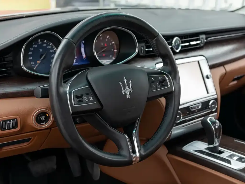 Maserati Quattroporte — фото 6