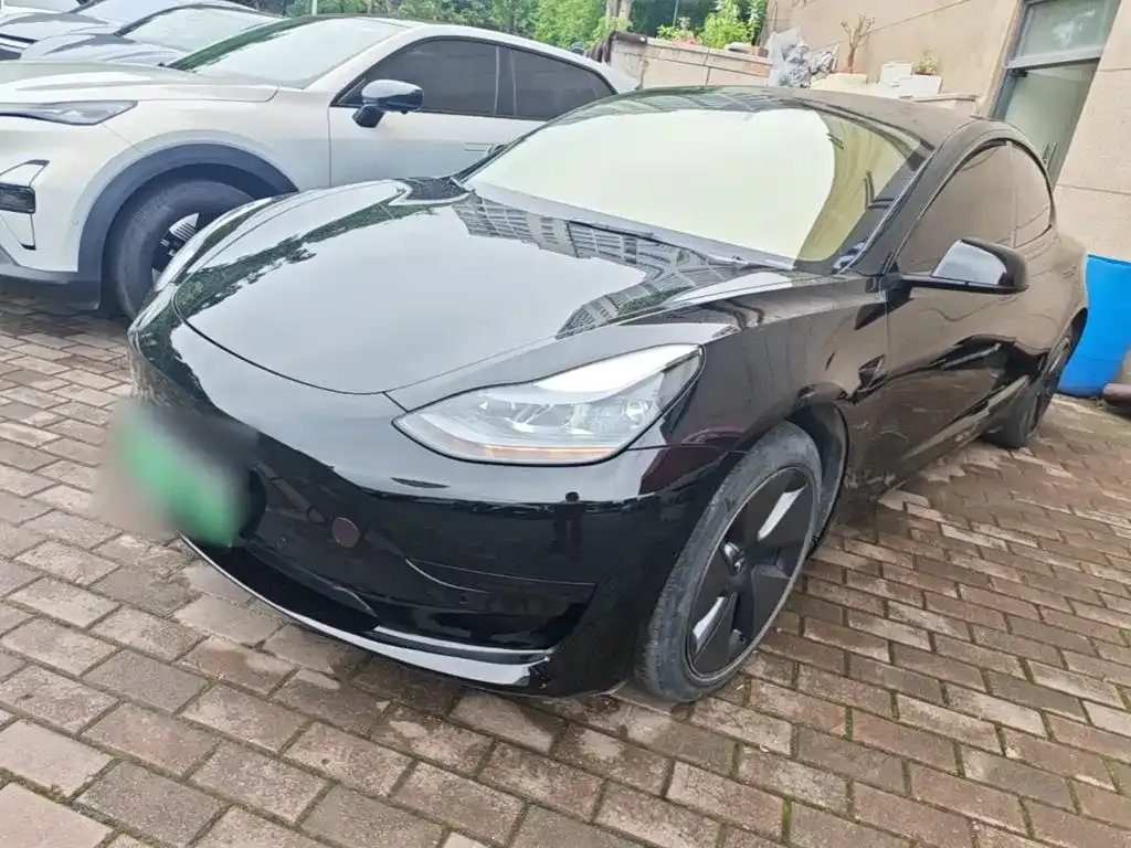 Tesla Model 3 — фото 1