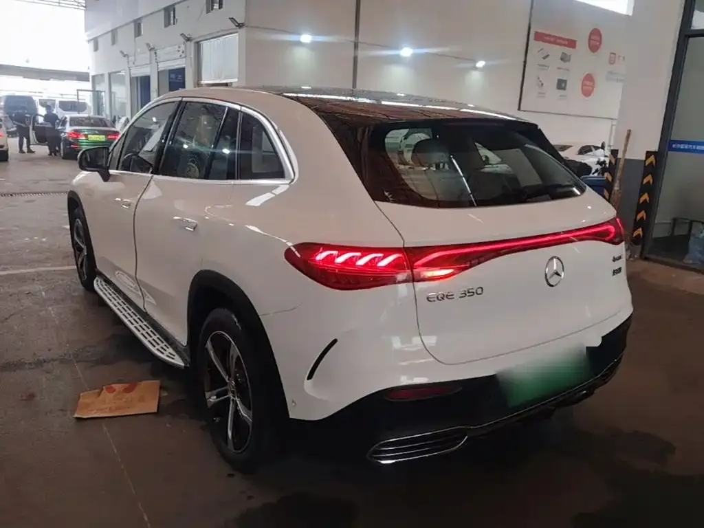 Mercedes-Benz EQE SUV — фото 6