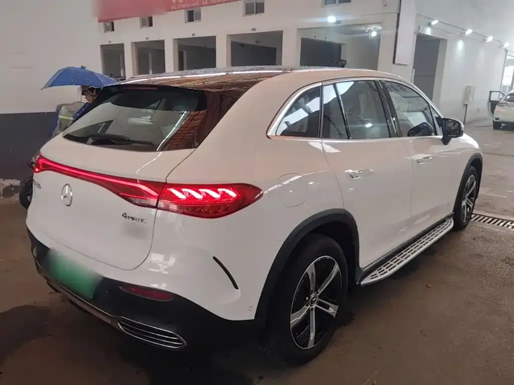 Mercedes-Benz EQE SUV — фото 4