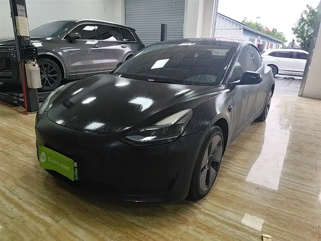 Tesla Model 3 — фото 1