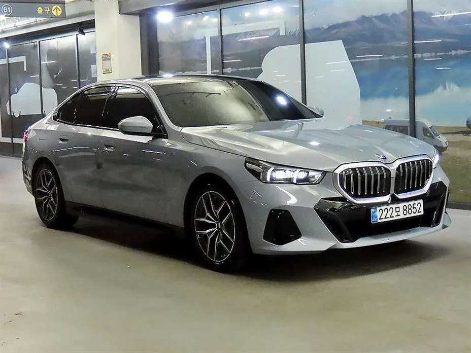 BMW 5-Series — фото 1