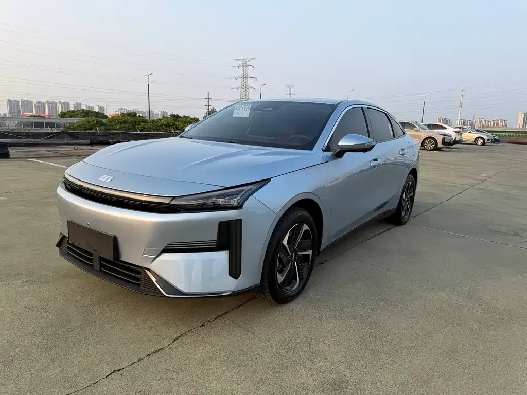 Geely Galaxy L6 — фото 1