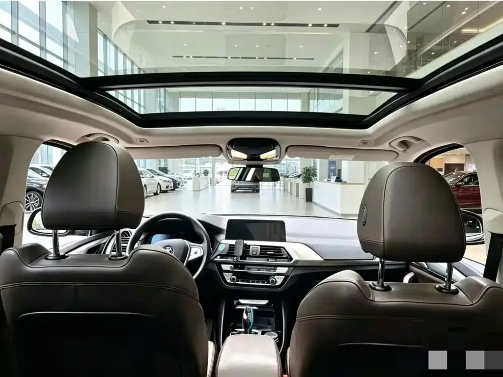 BMW iX3 — фото 2