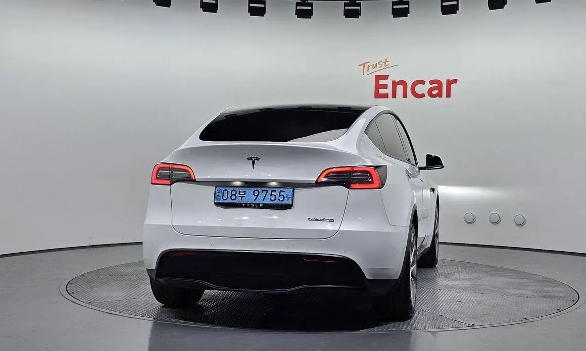 Tesla Model Y — фото 8