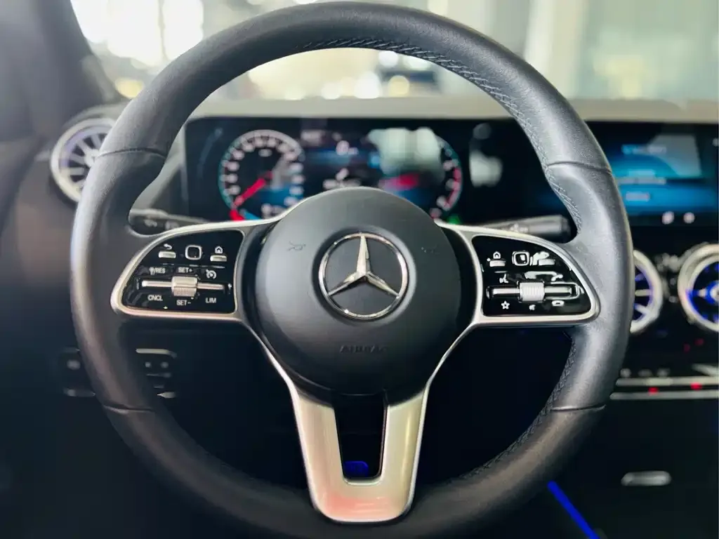 Mercedes-Benz GLA — фото 8