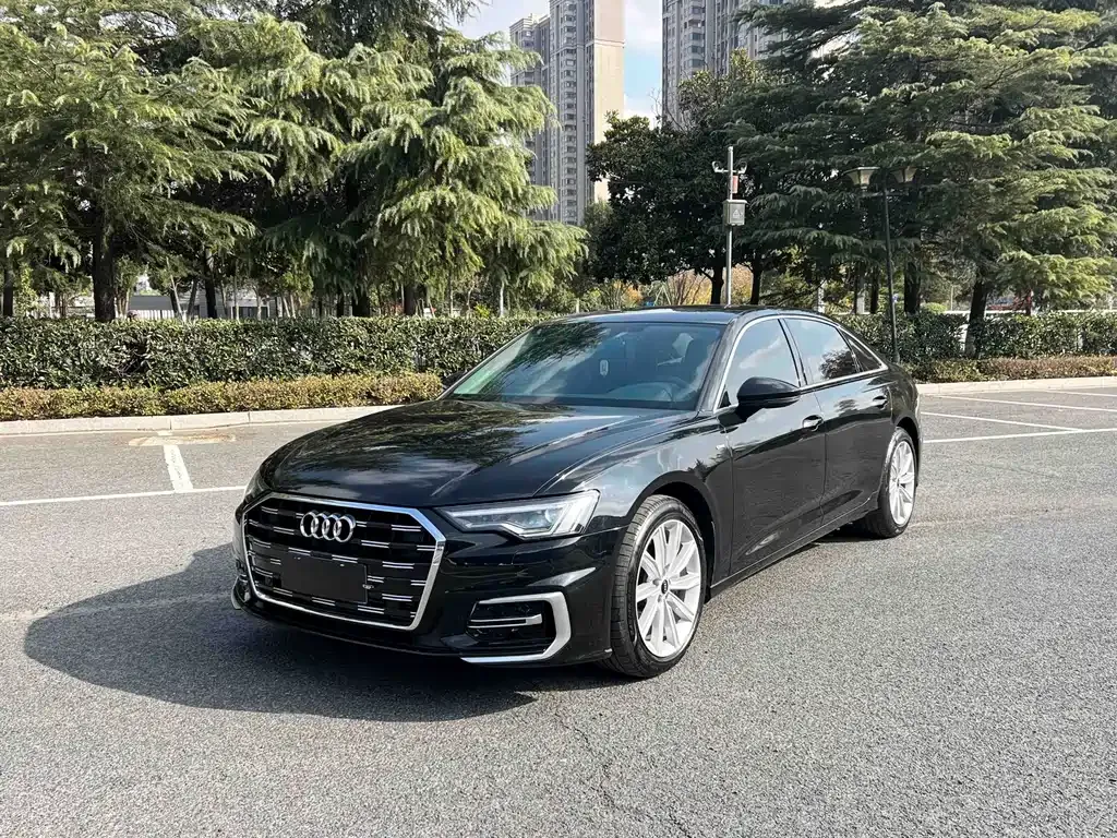 Audi A6L — фото 1