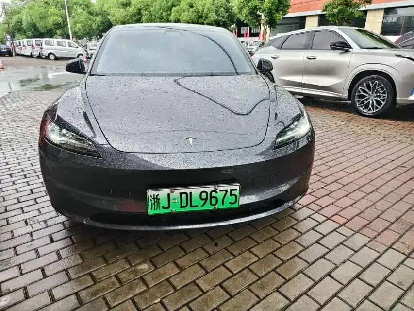 Tesla Model 3 — фото 1