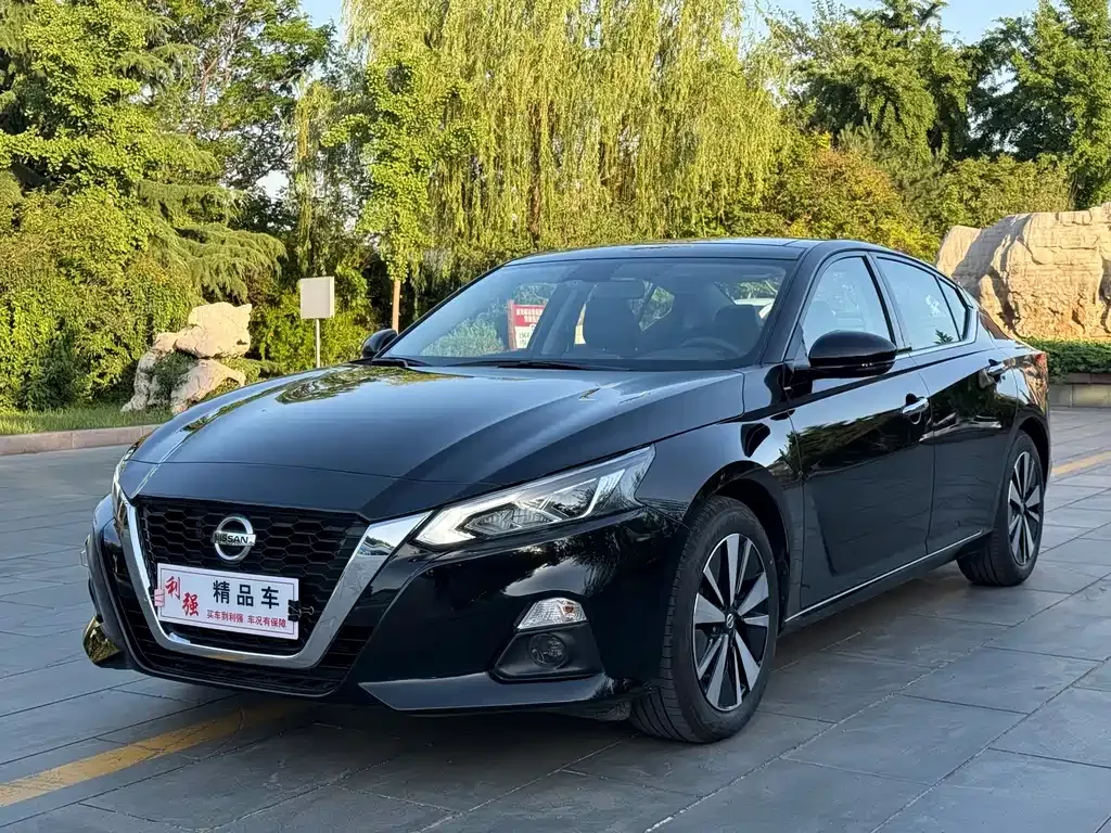 Nissan Teana — фото 1
