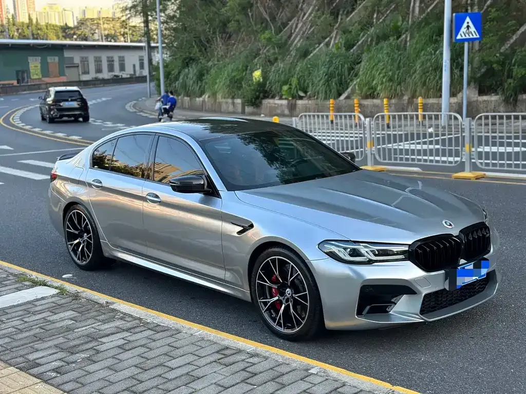 BMW M5 — фото 4