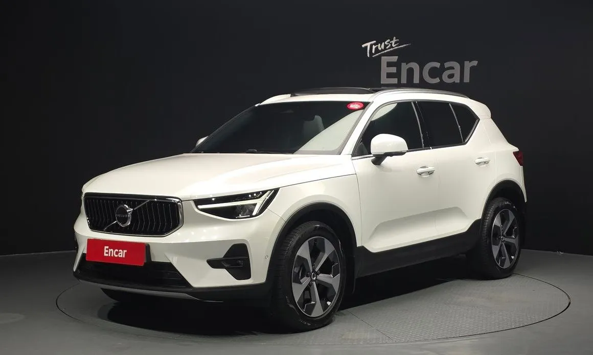 Volvo XC40 — фото 1