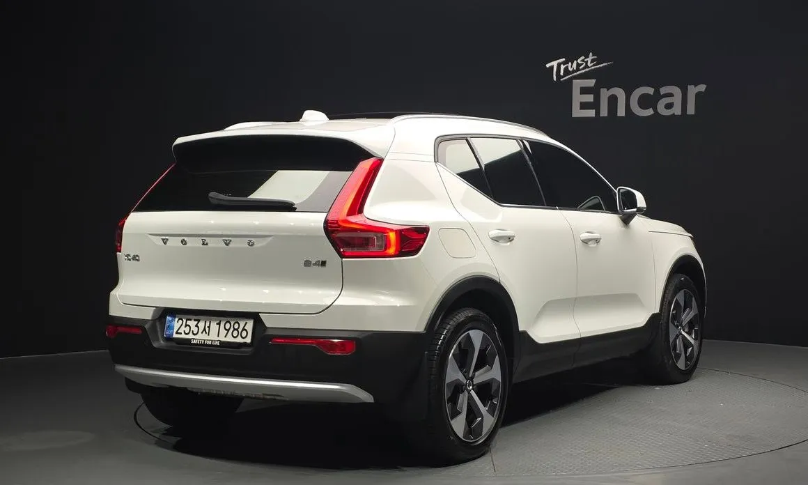 Volvo XC40 — фото 6
