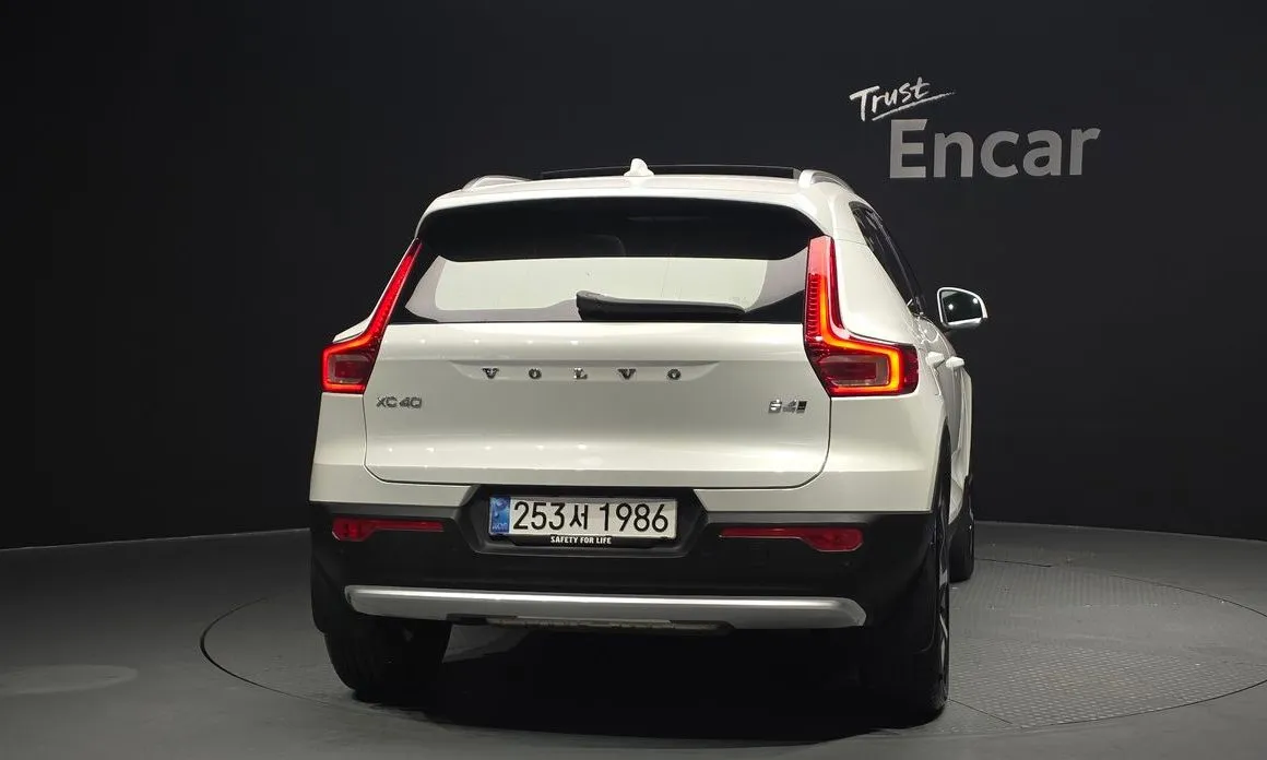 Volvo XC40 — фото 5