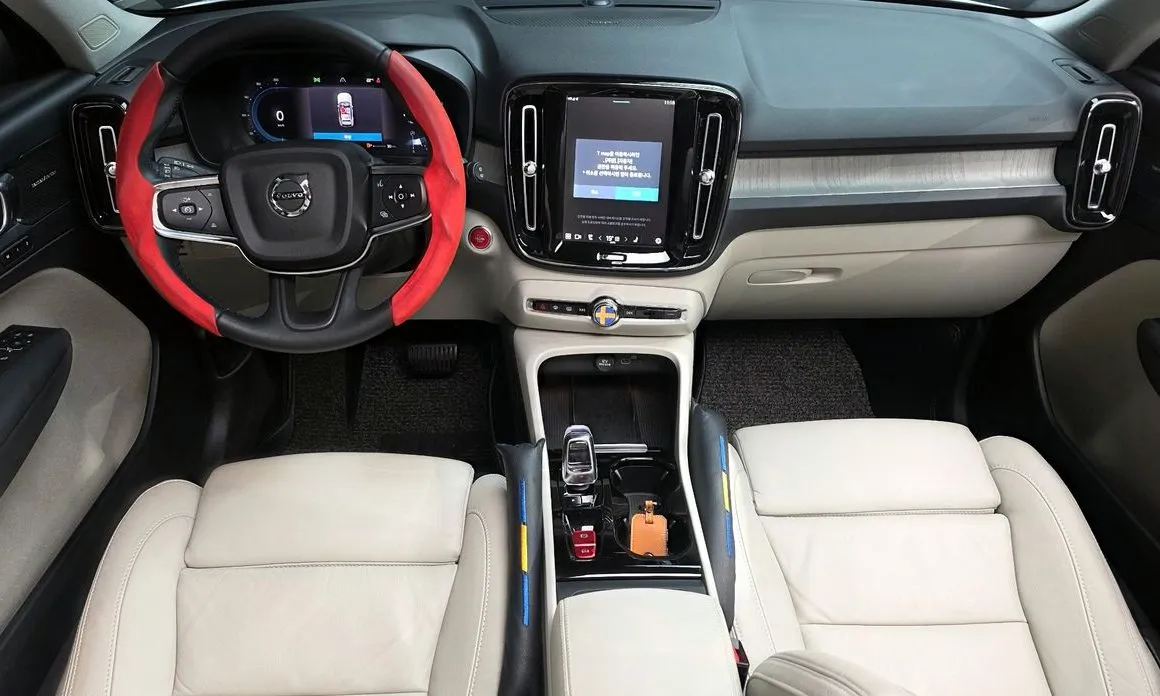 Volvo XC40 — фото 10