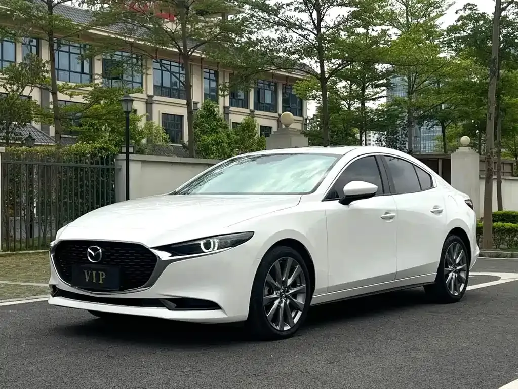 Mazda 3 Axela — фото 1