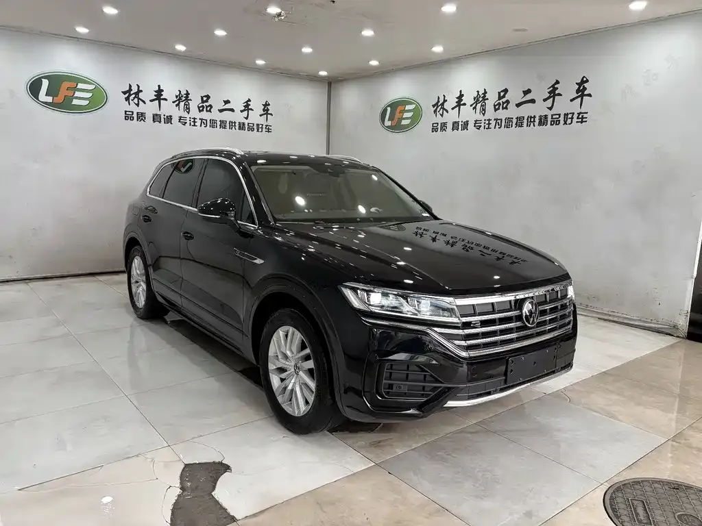 Volkswagen Touareg — фото 6