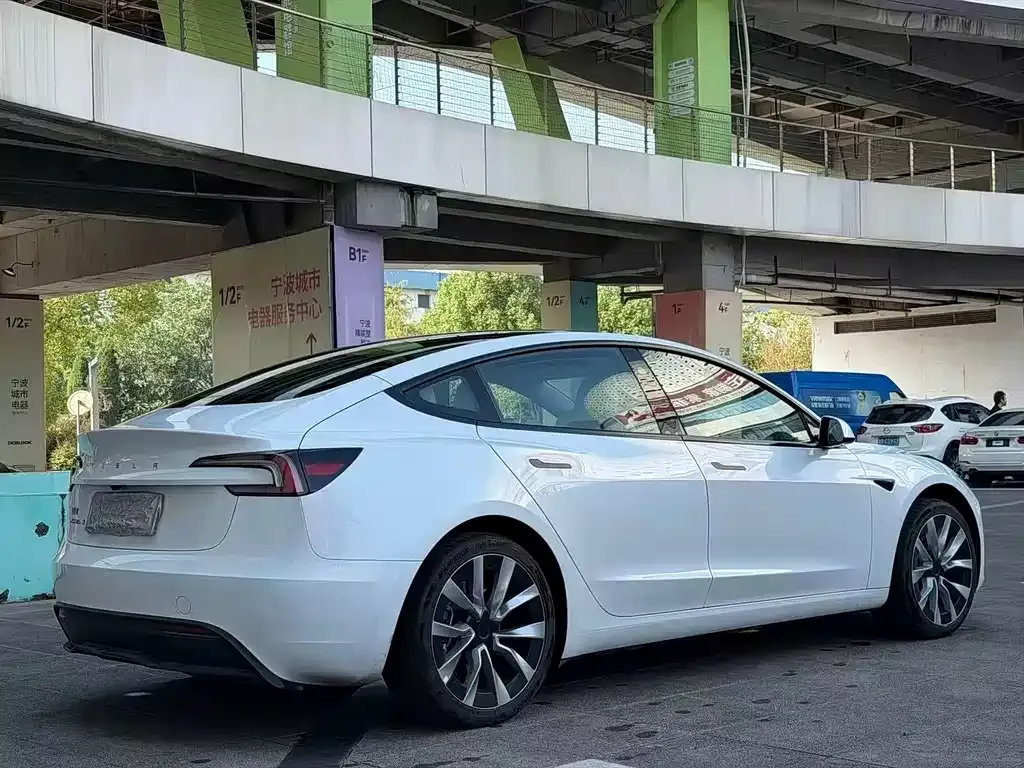 Tesla Model 3 — фото 4