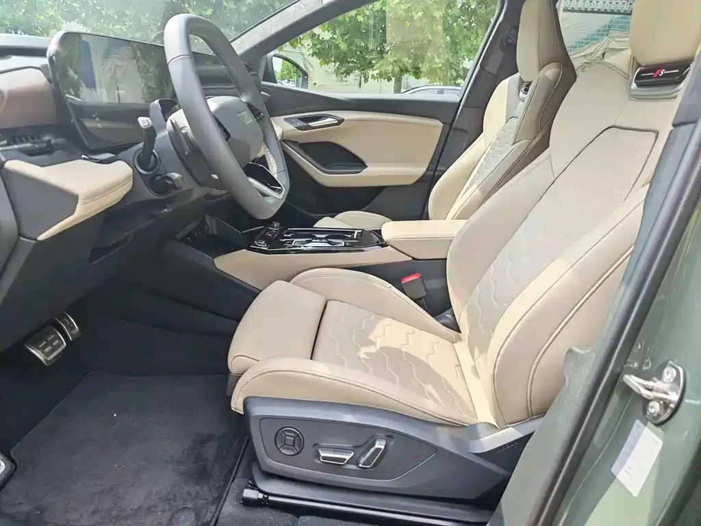 Audi Q6L e-tron — фото 10