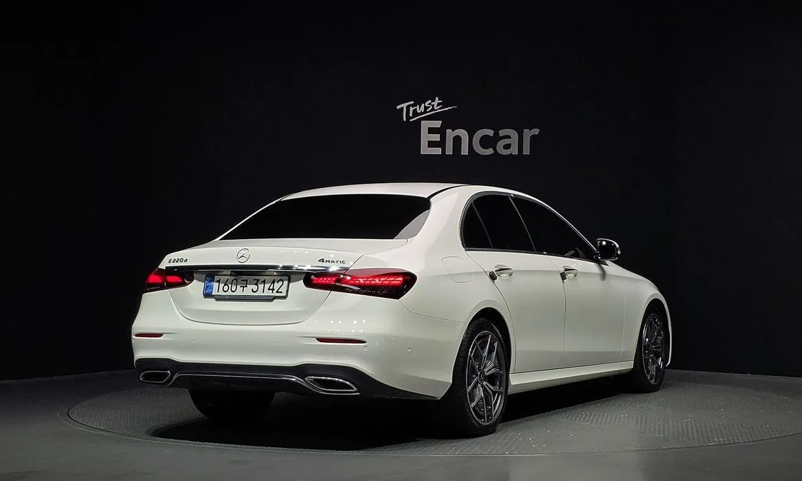 Mercedes-Benz E-Class — фото 2