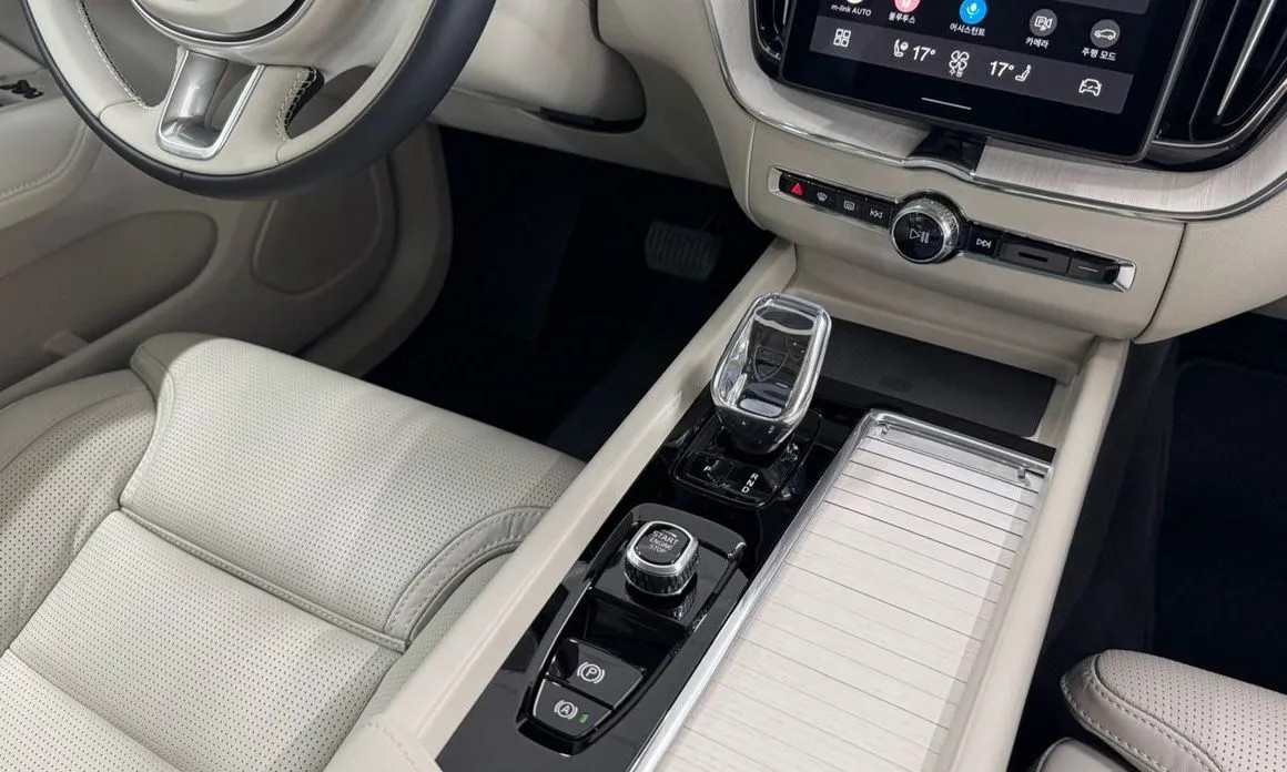 Volvo XC60 — фото 10