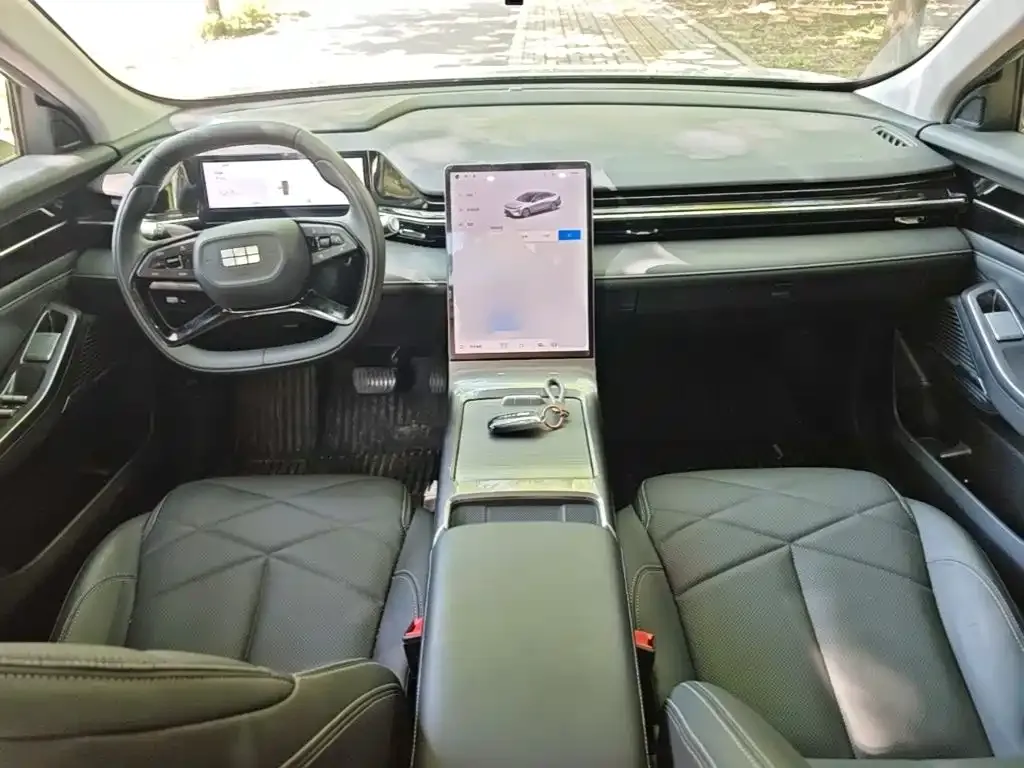 Geely Galaxy L6 — фото 1