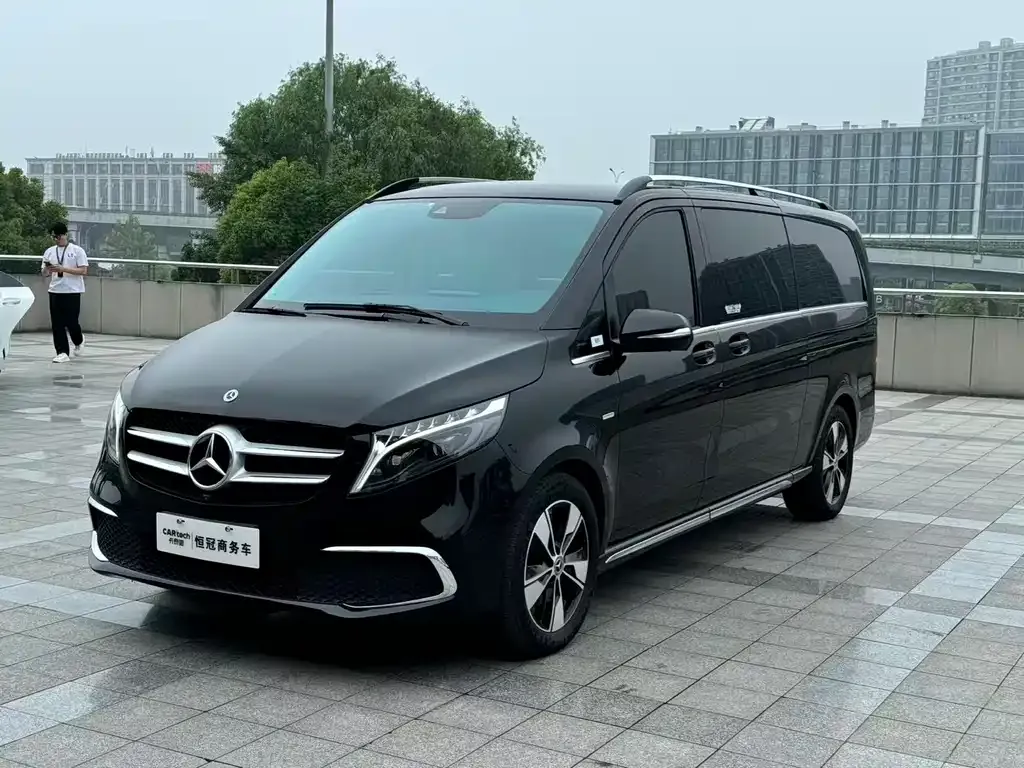 Mercedes-Benz V-Class — фото 1